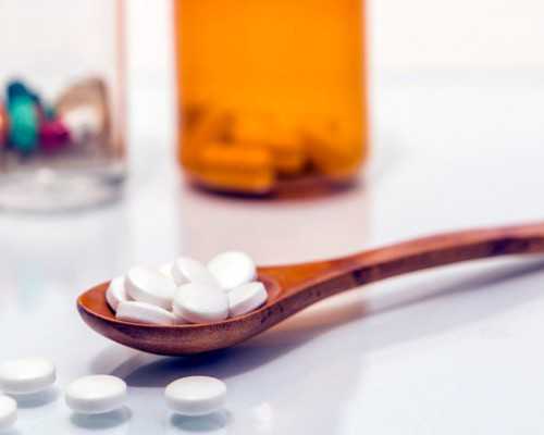 女子长期口服避孕药调月经致肺梗?避孕药?